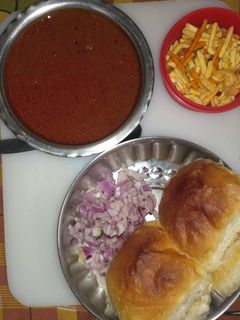 A picture of Misal Pav.