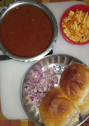 A picture of Misal Pav.
