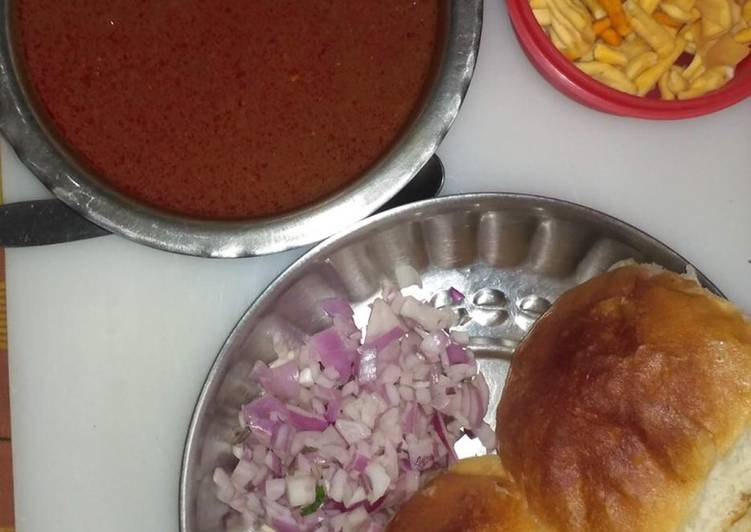 The Simple and Healthy Misal Pav