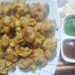 A picture of Potato Onion Pakoda.
