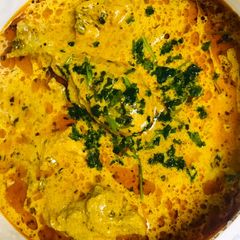 A picture of Saffron chicken korma.