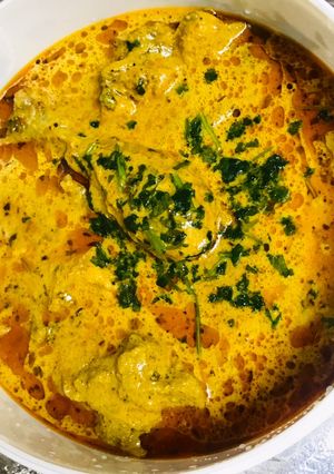 A picture of Saffron chicken korma.