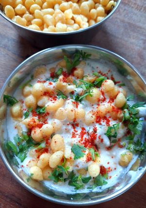 बुंदी रायता (boondi raita recipe in marathi) रेसिपी चे मुख्य फोटो 