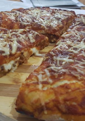 Una foto de Pizza rellena de pollo