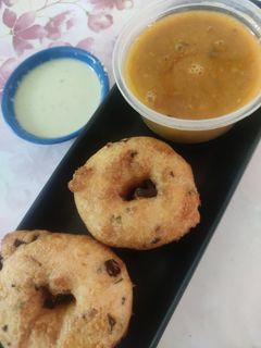 वडा सांबार (vada sambar recipe in marathi) रेसिपी चे मुख्य फोटो