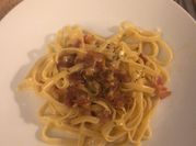A picture of carbonara linguine
