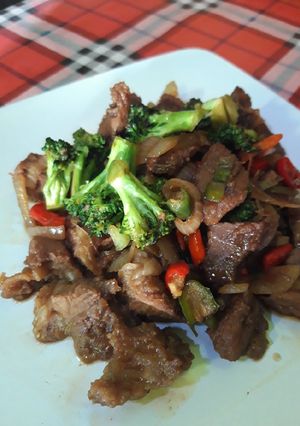 Foto resep Sapi lada hitam brokoli simple