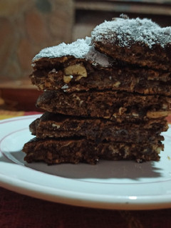 Una foto de Pancakes de avena, chocolate y castañas de cajú