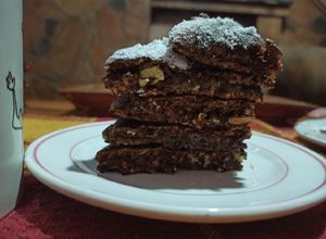 Una foto de Pancakes de avena, chocolate y castañas de cajú