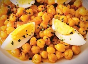 Foto principal de Guiso de Garbanzos con sofrito de tomate