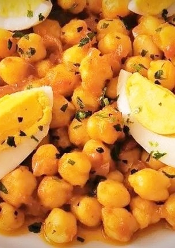 Una foto de Guiso de Garbanzos con sofrito de tomate