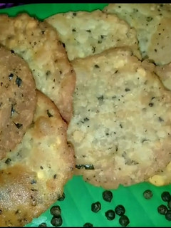 மிளகு தட்டை (Milagu thattai recipe in tamil) செய்முறை முக்கிய புகைப்படம்
