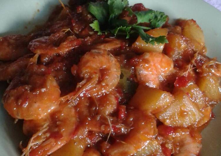 Bagaimana Menyiapkan Sambal Goreng Udang plus Kentang Anti Gagal