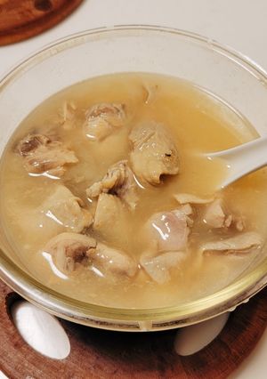 【零技巧電鍋料理】蒜頭雞湯 的食譜成品照片
