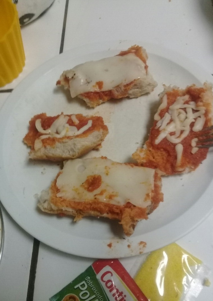 Una foto de Mini "pizzas" con pan francés