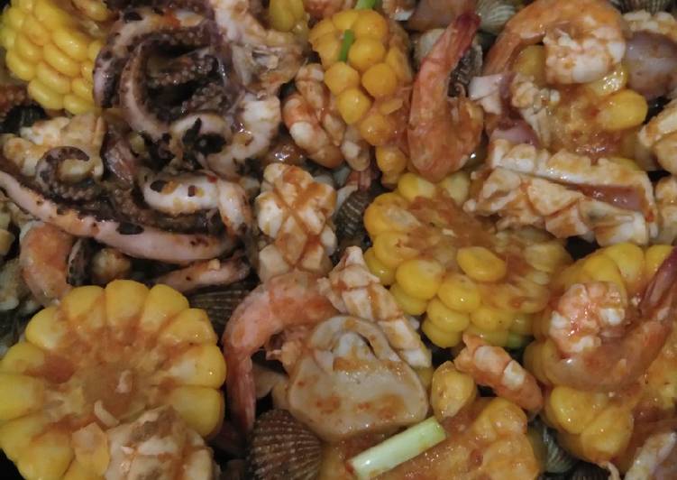 Bagaimana Menyiapkan Seafood kekinian bumbu rendang yang Enak Banget