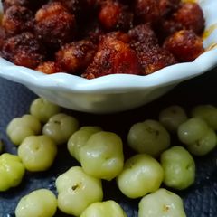 A picture of Indian gooseberry pickle Nellikaai Oorugaai.