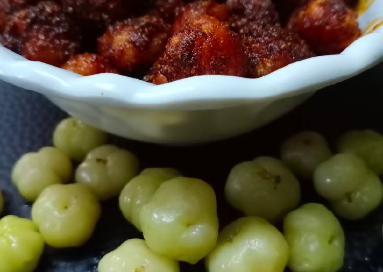 Steps to Make Award-winning Indian gooseberry pickle Nellikaai Oorugaai