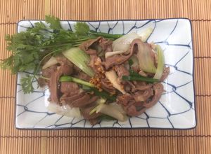 Hình của món Tim heo xào hành tây.