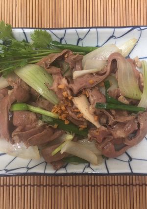 Hình của món Tim heo xào hành tây.