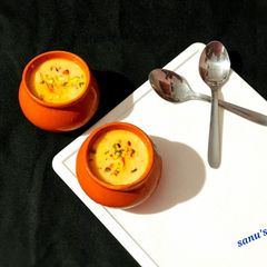 A picture of Kesar Pista Matka Kulfi.