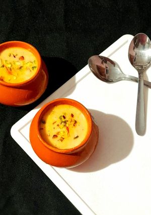 A picture of Kesar Pista Matka Kulfi.