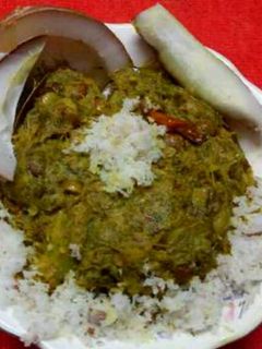 নারকেল ছোলা দিয়ে কচুরশাক রেসিপির প্রধান ছবি