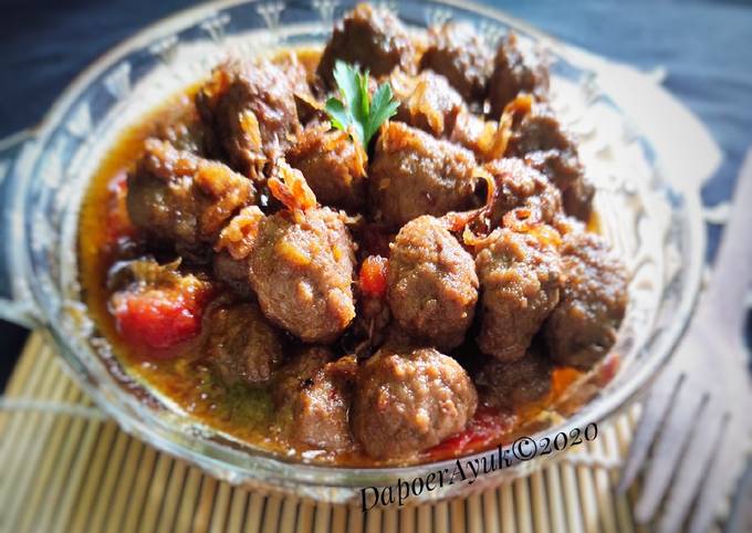 Semur Bola-bola Daging