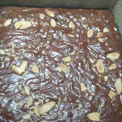 A picture of Brownies panggang (fudge brownies) shiny crust.