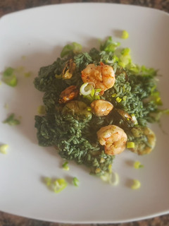 Una foto de Arroz verde, con mariscos y alga Spirulina. #1receta1arból