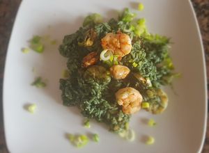 Una foto de Arroz verde, con mariscos y alga Spirulina. #1receta1arból