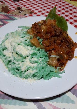 Una foto de Pasta de morrón con salsa, con panceta!!!