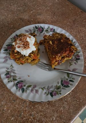 A picture of Carrot Onion Curry Baked Oats.