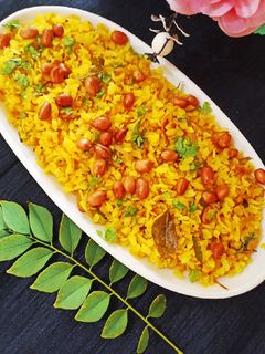 कांदा पोहे (kanda pohe recipe in Hindi) रेसिपी मुख्य फोटो