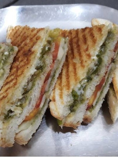 ब्रेड सैंडविच (bread sandwich recipe in Hindi) रेसिपी मुख्य फोटो