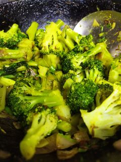 ब्रोकोली की सब्जी (Broccoli ki sabzi recipe in Hindi) रेसिपी मुख्य फोटो