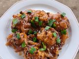 Biluțe Crocante de Varză în Sos Dulce (Indian Manchurian)