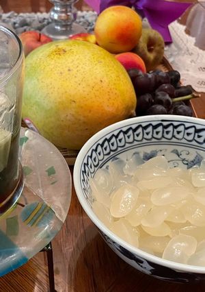 A picture of Pandan Jelly and Palm Seed Sweet Soup.