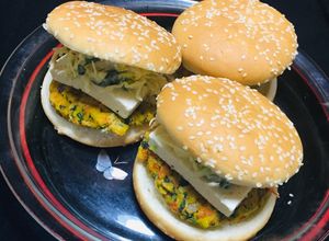 Una foto de Pan Con Hamburguesas 🍔 de Garbanzos con Espinaca Tofu Vegano al horno 👌
