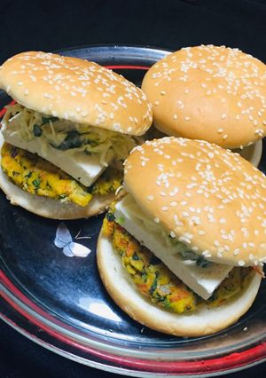 Una foto de Pan Con Hamburguesas 🍔 de Garbanzos con Espinaca Tofu Vegano al horno 👌