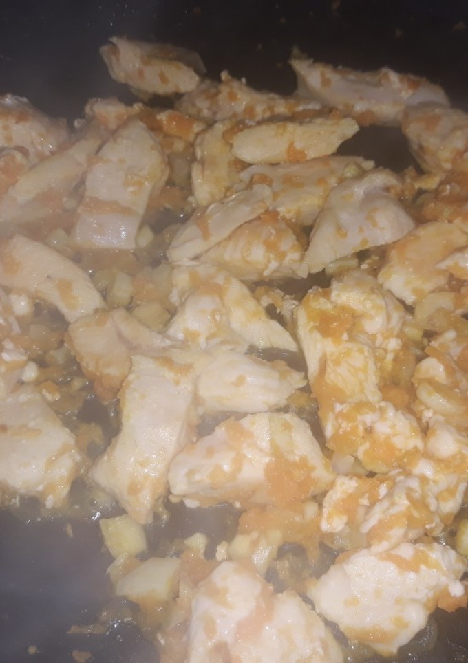 Una foto de Pollo en salsa