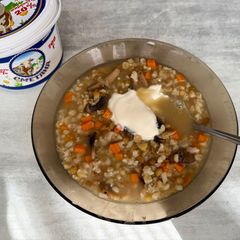 A picture of Суп с крупами, бобовыми и шампиньонами.