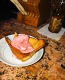 Helado de yogurt con fresa y miel de abeja