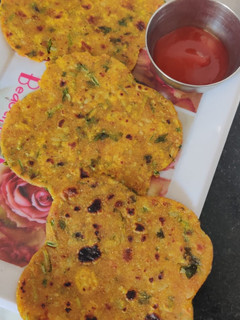 मसाला थेपला (masala thepla recipe in Hindi) रेसिपी मुख्य फोटो