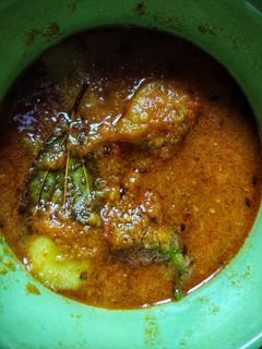 আলুর দম পেঁয়াজ বাটা দিয়ে (aloor dum recipe in Bengali) রেসিপির প্রধান ছবি