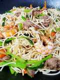 Mì xào tôm, thịt bò