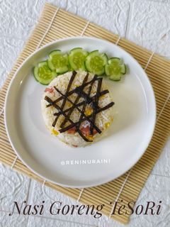 Foto resep Nasi Goreng TeSoRi (Telur, Sosis, dan Nori)