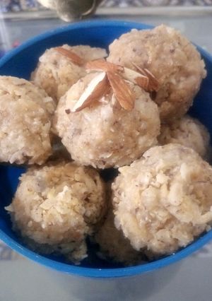 A picture of Coconut mava ladoo.