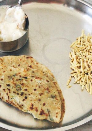 A picture of Bottle Gourd stuffed paratha.