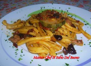 Foto di Casarecce con Zucchine, Tonno, Pomodori Secchi Sottolio e Olive Nere